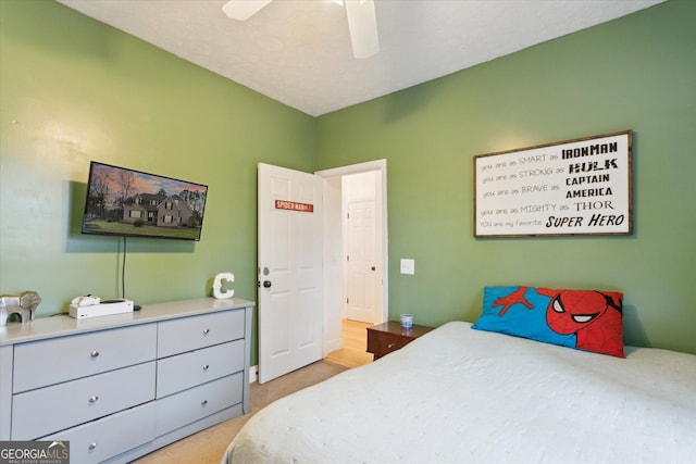 bedroom with ceiling fan