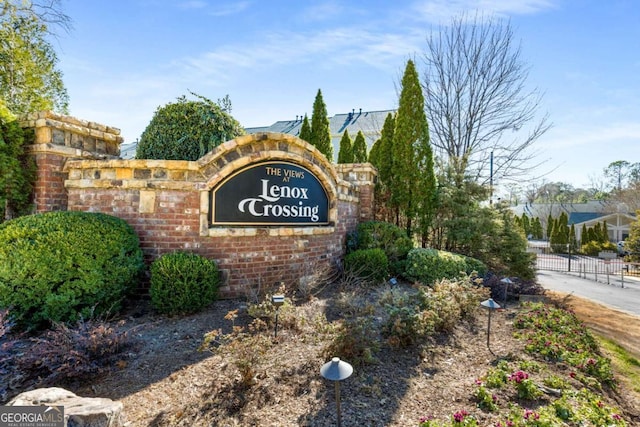 view of community / neighborhood sign