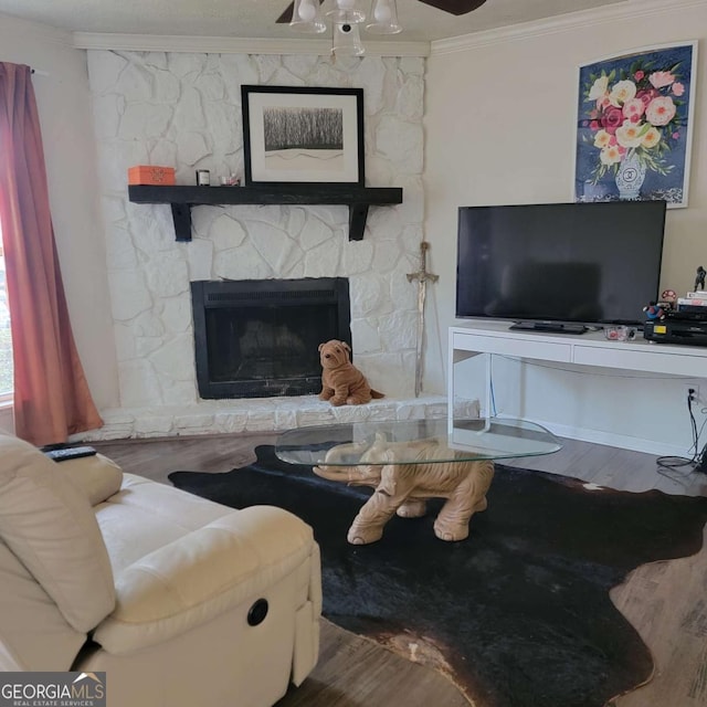 4906 Kellys Mill Dr NW, Lilburn, GA 30047 - living area with crown molding, wood finished floors, a stone fireplace, and ceiling fan