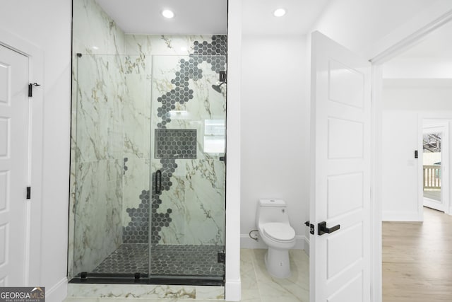 full bath with toilet, recessed lighting, baseboards, and a marble finish shower