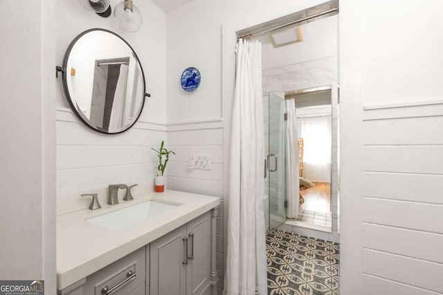 full bath featuring wainscoting, vanity, and a shower with shower curtain