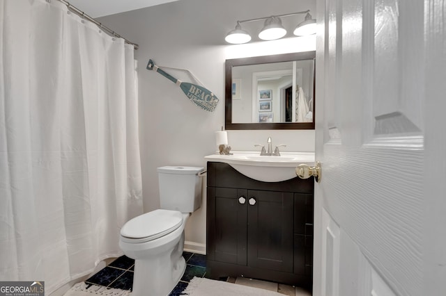 full bathroom featuring tile patterned floors, a shower with shower curtain, toilet, and vanity