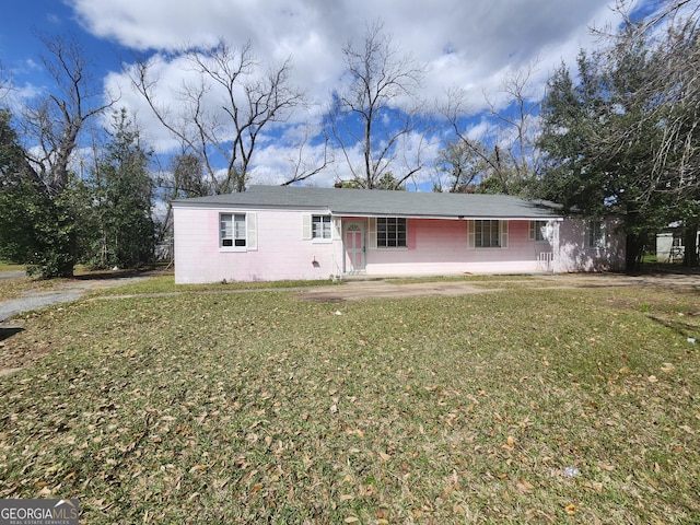 ranch-style home with a front lawn