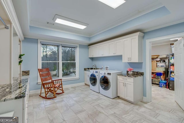 clothes washing area with visible vents, crown molding, cabinet space, independent washer and dryer, and a sink