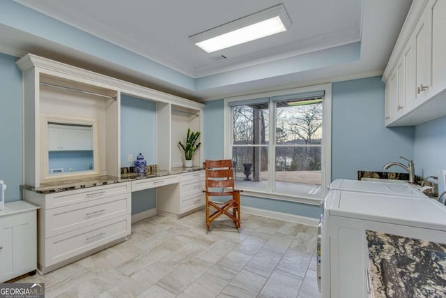 laundry area with visible vents, baseboards, washer / dryer, cabinet space, and a sink