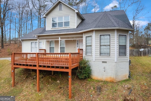 view of front of home featuring crawl space, roof with shingles, and a front lawn