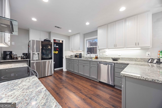kitchen with recessed lighting, appliances with stainless steel finishes, dark wood-style flooring, a sink, and visible vents