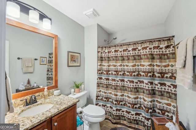 full bath with vanity, curtained shower, toilet, and visible vents