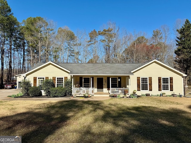 ranch-style house featuring a front yard and covered porch