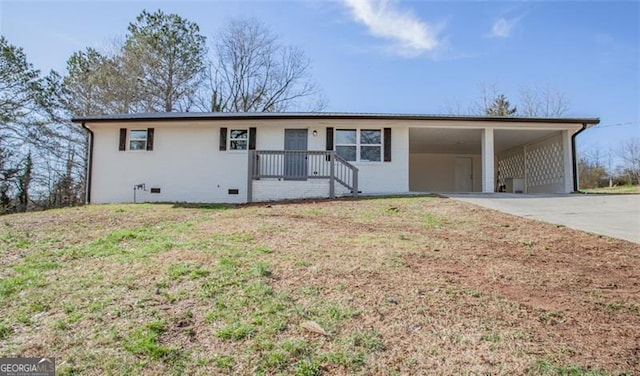 ranch-style home featuring crawl space, driveway, a front yard, and a carport