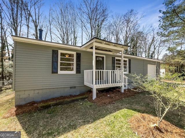 view of front facade with crawl space and covered porch