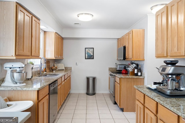 kitchen with a sink, stainless steel appliances, visible vents, and crown molding