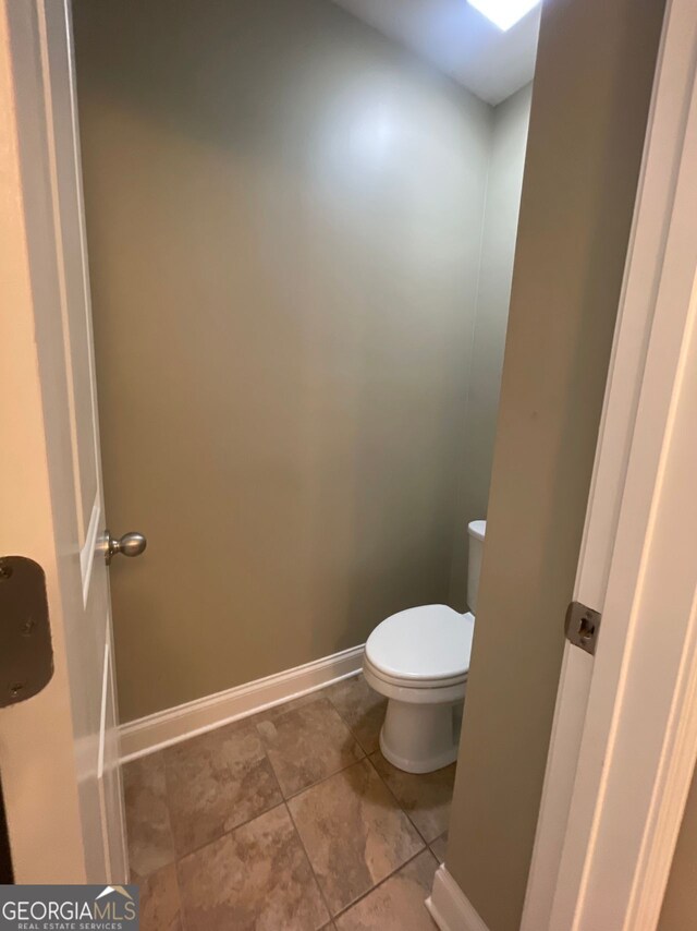 5928 Cobblestone Creek Cir, Mableton, GA 30126 - bathroom featuring toilet and baseboards