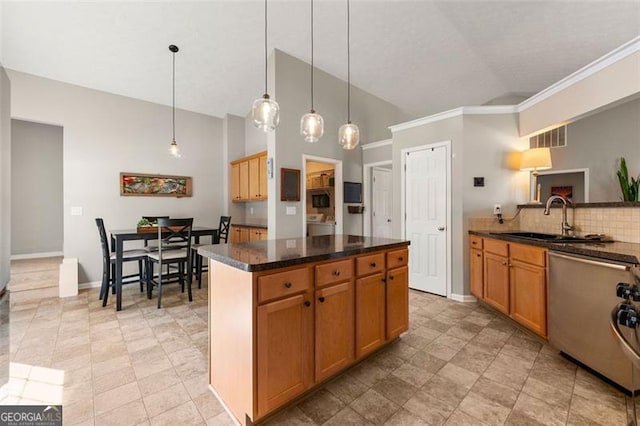 kitchen featuring visible vents, a sink, tasteful backsplash, baseboards, and dishwasher