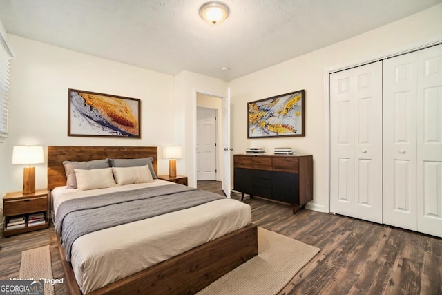 bedroom with a closet, baseboards, and dark wood-style floors