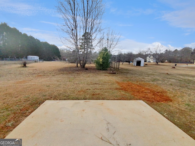 view of yard featuring an outbuilding and a patio area