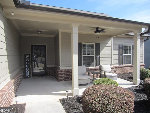 view of exterior entry featuring brick siding, covered porch, and a ceiling fan