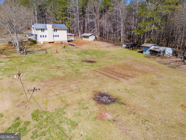 birds eye view of property featuring a wooded view