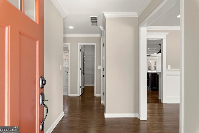 foyer entrance featuring visible vents, ornamental molding, dark wood-style floors, recessed lighting, and baseboards