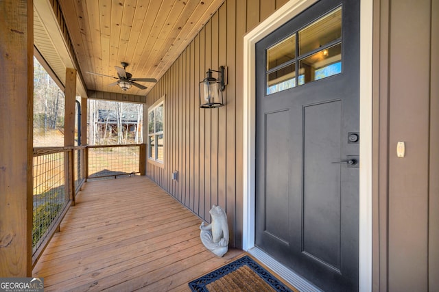 doorway to property with covered porch and ceiling fan