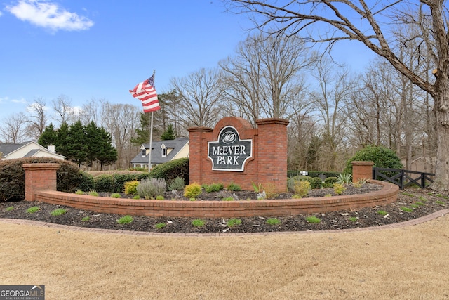 view of community / neighborhood sign