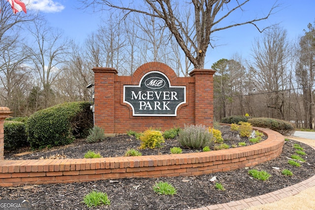 view of community / neighborhood sign