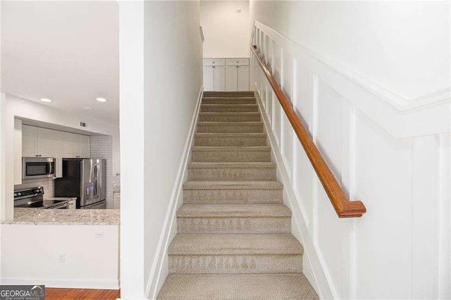 staircase featuring recessed lighting and baseboards