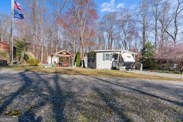 view of front facade featuring a carport