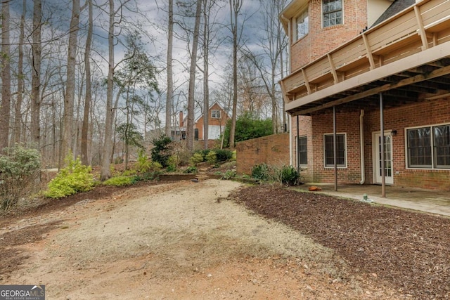 view of yard featuring a patio area