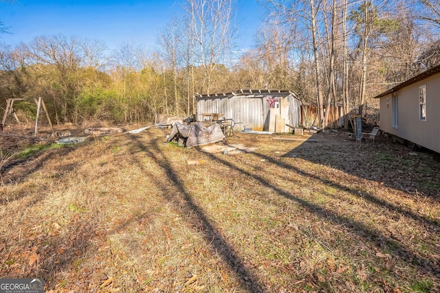 view of yard with an outdoor structure