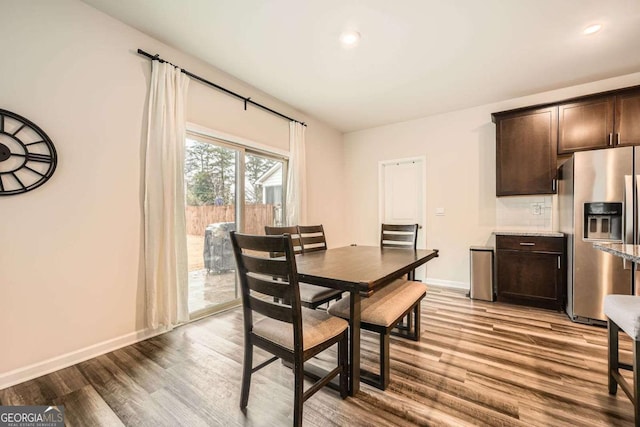 dining area with recessed lighting, light wood-type flooring, and baseboards