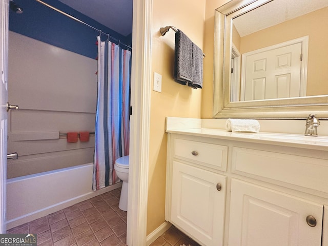 full bathroom featuring vanity, toilet, baseboards, and shower / tub combo with curtain