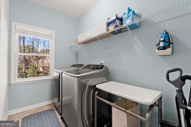 washroom featuring baseboards, independent washer and dryer, and laundry area