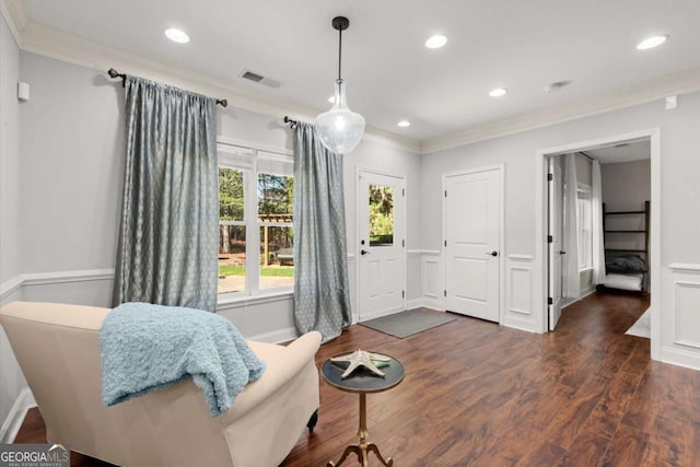 sitting room featuring recessed lighting, visible vents, dark wood-type flooring, and crown molding