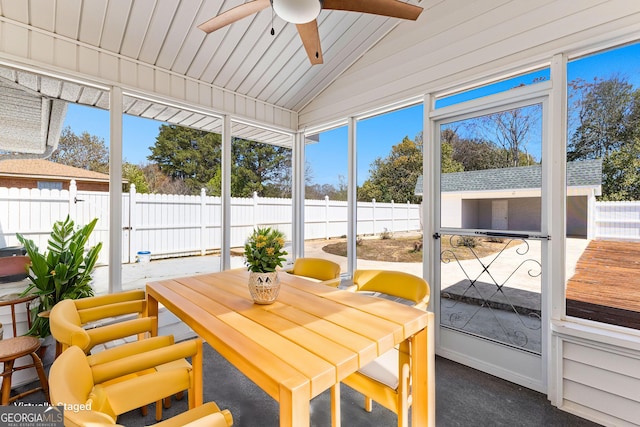 sunroom with vaulted ceiling and ceiling fan