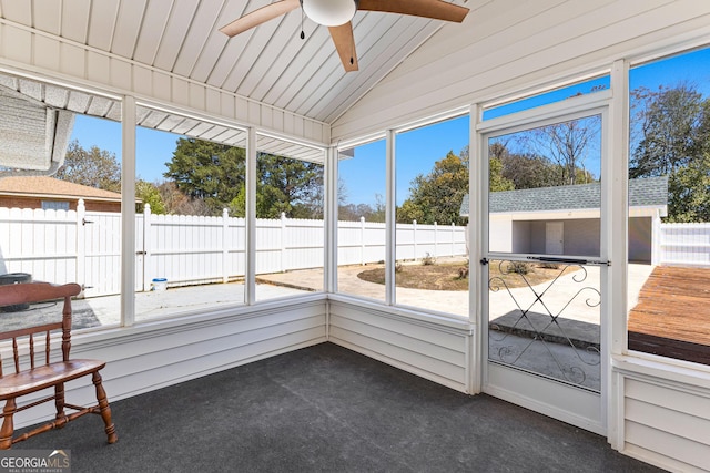 sunroom / solarium featuring a ceiling fan and vaulted ceiling