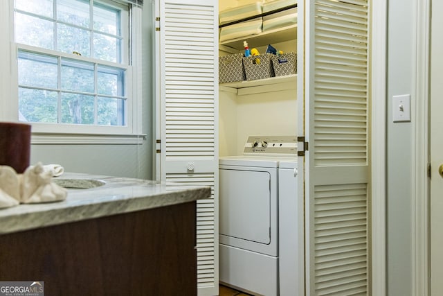 washroom with laundry area and washer and clothes dryer