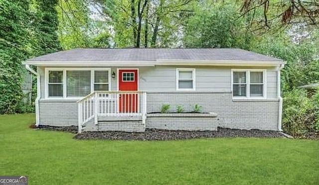 view of front of home with covered porch and a front yard