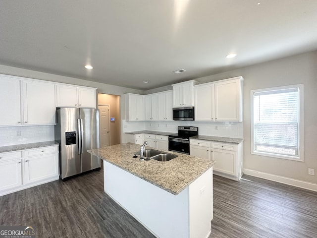 kitchen with a sink, tasteful backsplash, dark wood-style flooring, and stainless steel appliances