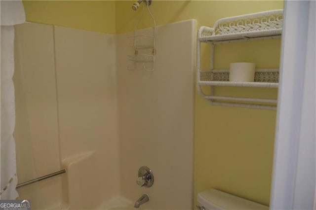 full bathroom featuring toilet and shower / tub combination