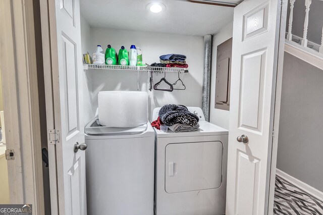 5545 Circlestone Ln, Stone Mountain, GA 30083 - laundry area featuring laundry area, independent washer and dryer, and baseboards