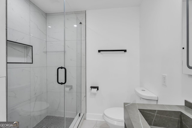 926 Natham Dr SE, Atlanta, GA 30315 - bathroom with toilet, a sink, a marble finish shower, and baseboards