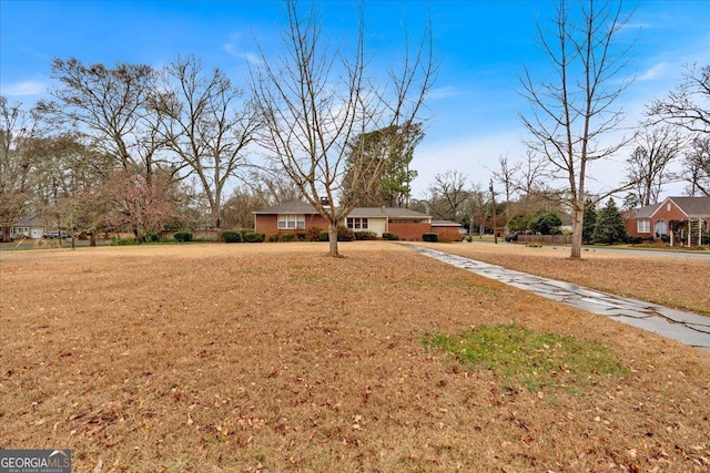 ranch-style house featuring a front lawn