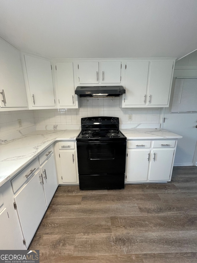 kitchen featuring black / electric stove, dark wood-style flooring, white cabinets, under cabinet range hood, and backsplash