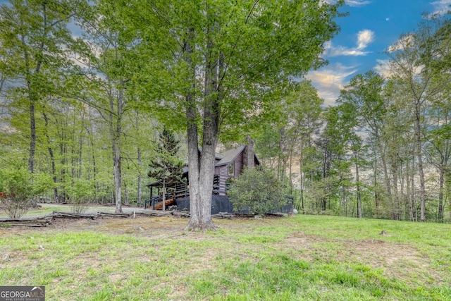 view of yard with a forest view