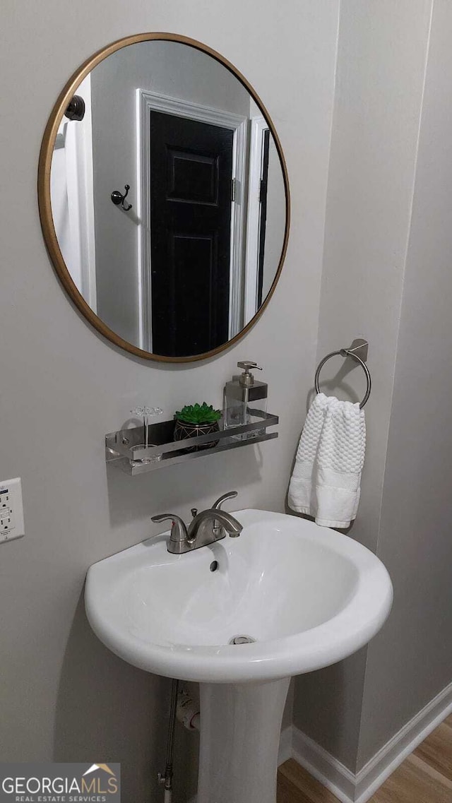 bathroom featuring wood finished floors and baseboards