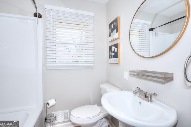 full bath with visible vents, toilet, a sink, a bathing tub, and walk in shower