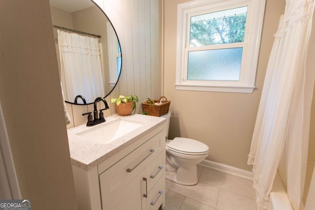 full bath featuring vanity, a shower with shower curtain, baseboards, tile patterned floors, and toilet