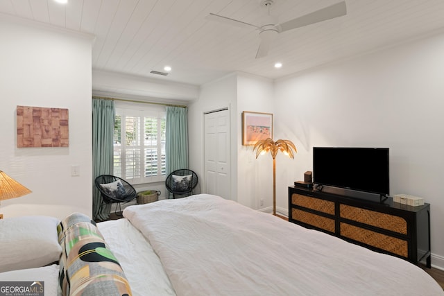 bedroom featuring visible vents, recessed lighting, wood ceiling, and baseboards