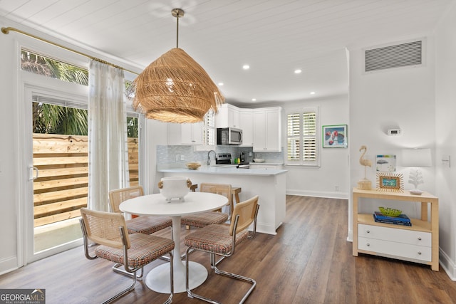 dining area with recessed lighting, visible vents, baseboards, and wood finished floors